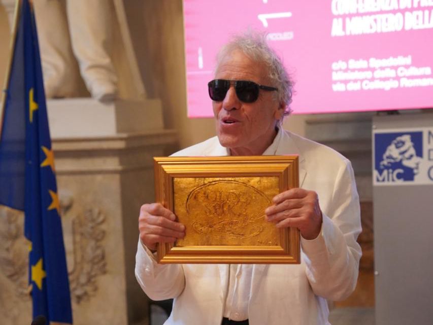 Abel Ferrara premiato al Ministero della Cultura dal Social World Film Festival per “Turn in the Wound”, film sociale dell’anno